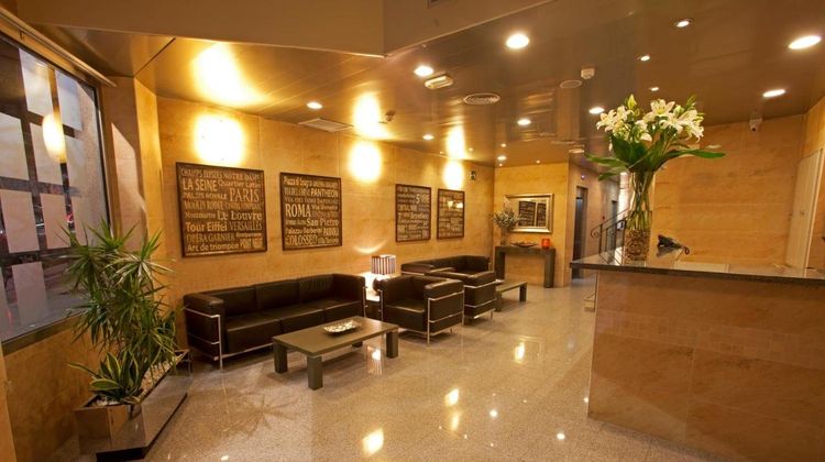 La City Hotel Lobby