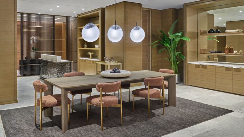 <b>The St. Regis Chicago Suite</b>. Images powered by <a href="https://www.leonardoworldwide.com/" title="Leonardo Worldwide" target="_blank">Leonardo</a>.