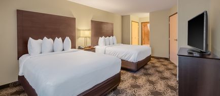 Landmark Suites Room