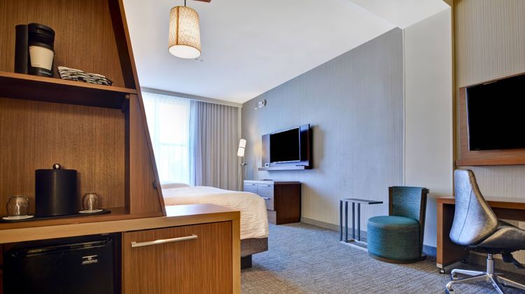Courtyard Jackson Madison Suite