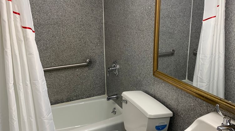 Red Roof Inn Copiague Room