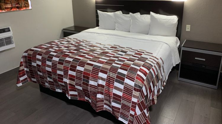 Red Roof Inn Copiague Room