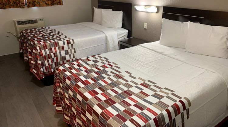 Red Roof Inn Copiague Room