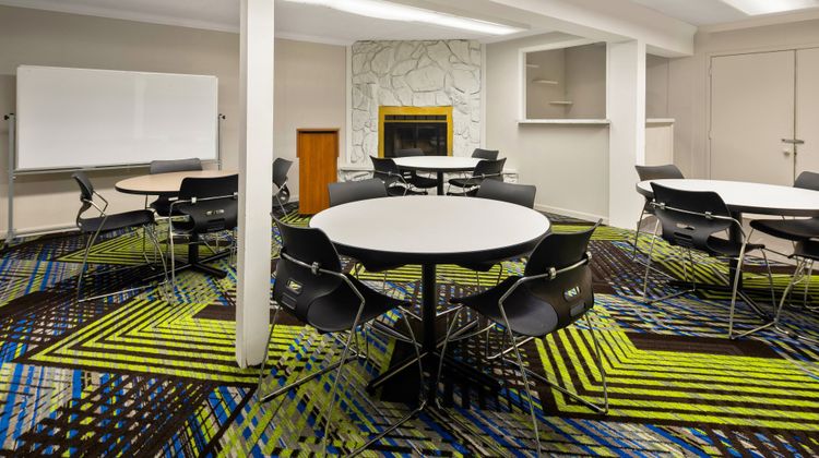 Magnuson Hotel Detroit Airport Meeting