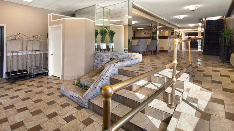 Hotel Detroit Airport Lobby