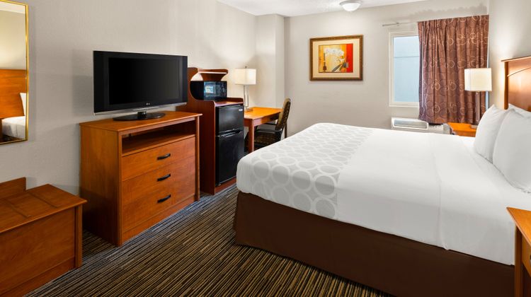 Magnuson Hotel Detroit Airport Room