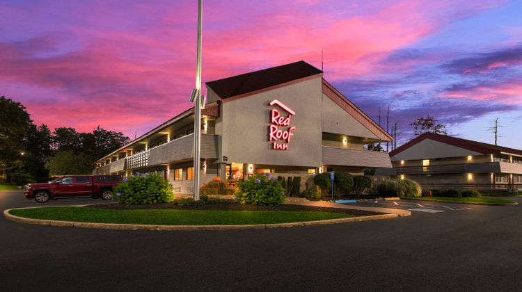 Red Roof Inn Salem Exterior