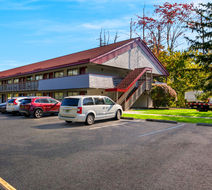Red Roof Inn Salem Exterior