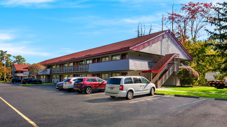 Red Roof Inn Salem Exterior