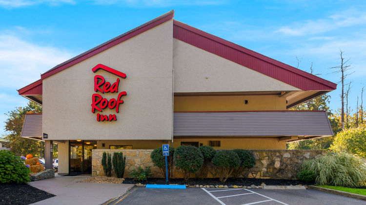 Red Roof Inn Salem Exterior