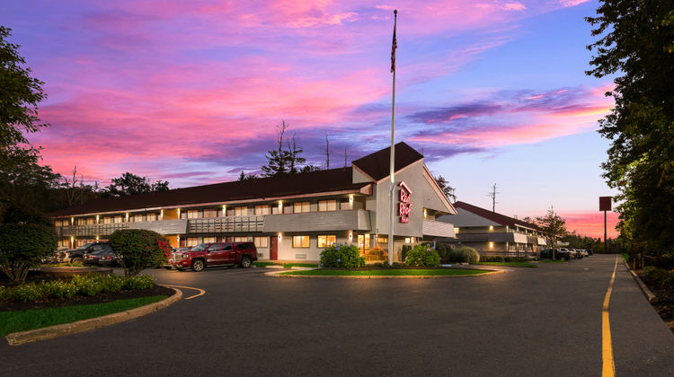 Red Roof Inn Salem Exterior