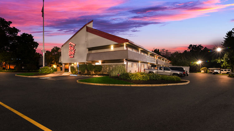 Red Roof Inn Salem Exterior
