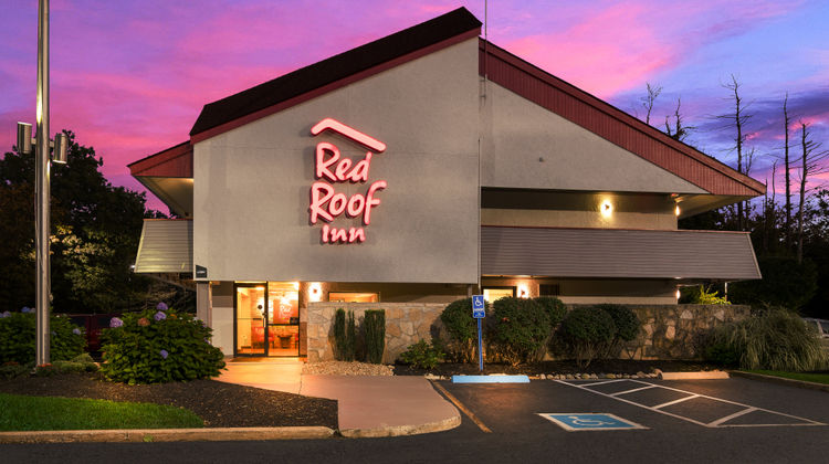 Red Roof Inn Salem Exterior