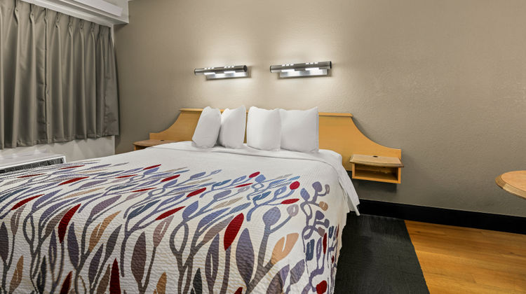 Red Roof Inn Salem Room