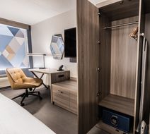 Holiday Inn Express Toronto-North York Room