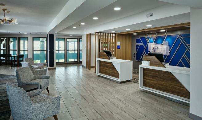 Holiday Inn Express Exterior