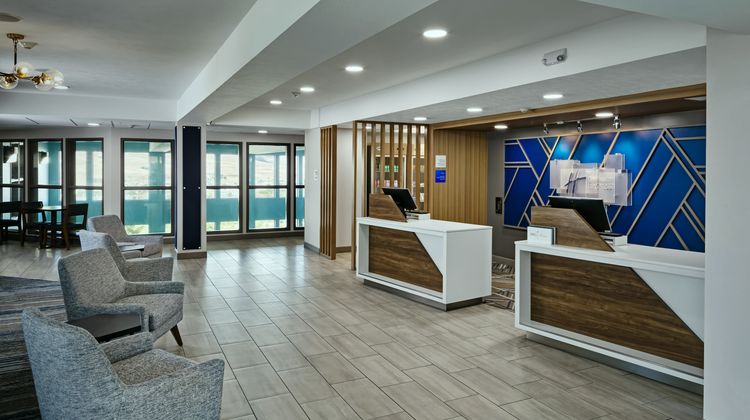 Holiday Inn Express Exterior