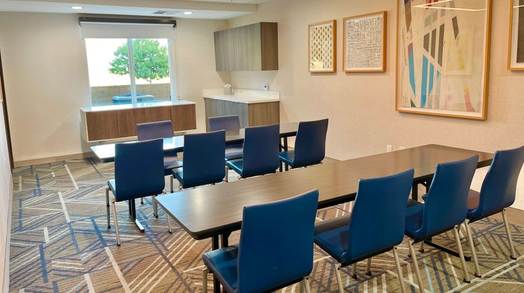 Holiday Inn Express Hotel & Suites Meeting