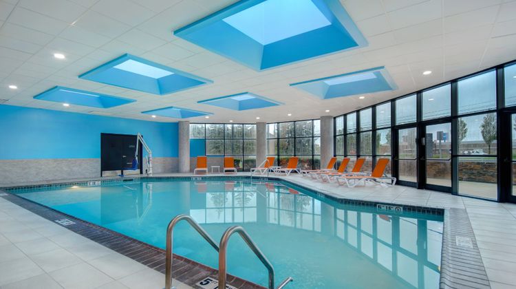 Crowne Plaza Hotel Auburn Hills Pool