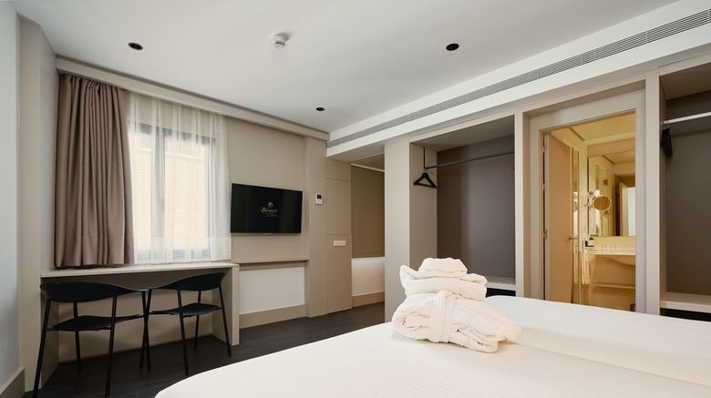 <b>Hotel Becquer Room</b>. Images powered by <a href="https://www.leonardoworldwide.com/" title="Leonardo Worldwide" target="_blank">Leonardo</a>.