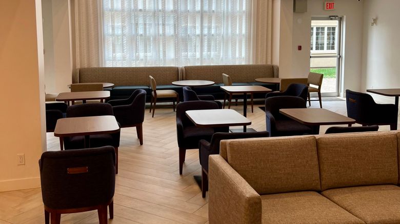 <b>Staybridge Suites Calgary Airport Restaurant</b>. Images powered by <a href="https://www.leonardoworldwide.com/" title="Leonardo Worldwide" target="_blank">Leonardo</a>.
