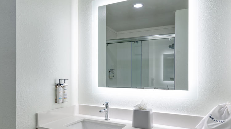 Holiday Inn Express Hotel & Suites Room