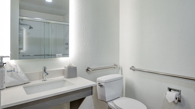 Holiday Inn Express Hotel & Suites Room