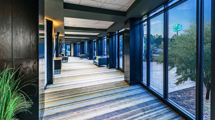 Holiday Inn & Suites - University Meeting