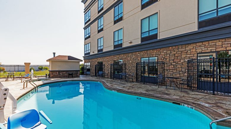 <b>Holiday Inn & Suites - University Pool</b>. Images powered by <a href="https://www.leonardoworldwide.com/" title="Leonardo Worldwide" target="_blank">Leonardo</a>.