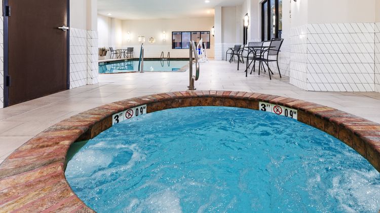 Holiday Inn & Suites Tulsa South Pool