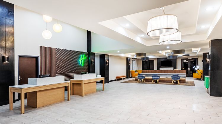 Holiday Inn & Suites Tulsa South Exterior