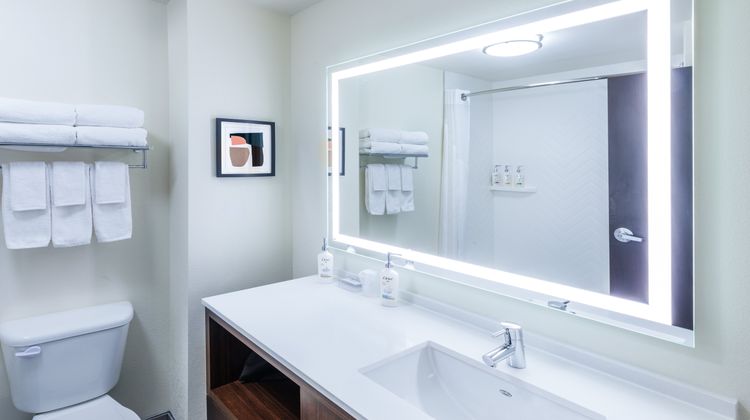 Holiday Inn & Suites Tulsa South Room