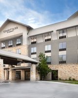 Courtyard New Braunfels River Village