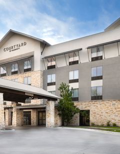Courtyard New Braunfels River Village