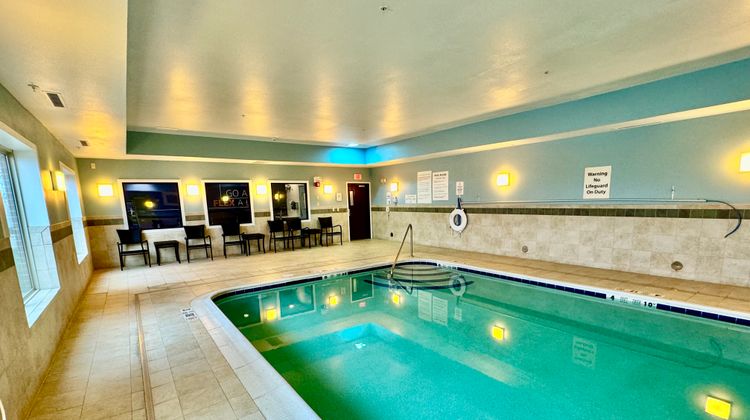 Holiday Inn Express Hotel & Stes Dewitt Pool