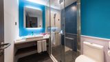 <b>Holiday Inn Express Xuhui Binjiang Room</b>. Images powered by <a href="https://www.leonardoworldwide.com/" title="Leonardo Worldwide" target="_blank">Leonardo</a>.