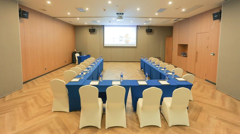 <b>Holiday Inn Express Xuhui Binjiang Meeting</b>. Images powered by <a href="https://www.leonardoworldwide.com/" title="Leonardo Worldwide" target="_blank">Leonardo</a>.