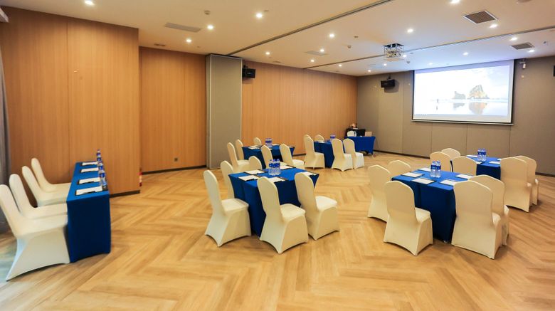 <b>Holiday Inn Express Xuhui Binjiang Meeting</b>. Images powered by <a href="https://www.leonardoworldwide.com/" title="Leonardo Worldwide" target="_blank">Leonardo</a>.