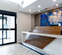 Holiday Inn Express Exterior