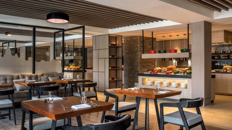 Courtyard by Marriott Siem Reap Resort Restaurant