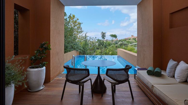 <b>The Romanos, a Luxury Collection Resort Pool</b>. Images powered by <a href="https://www.leonardoworldwide.com/" title="Leonardo Worldwide" target="_blank">Leonardo</a>.