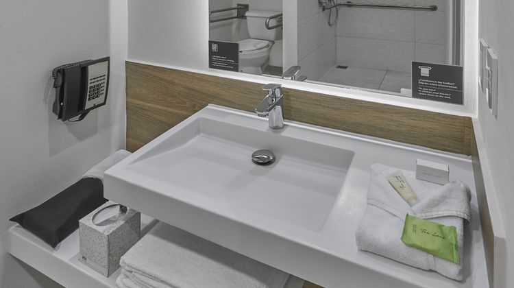 City Express Plus by Marriott Room