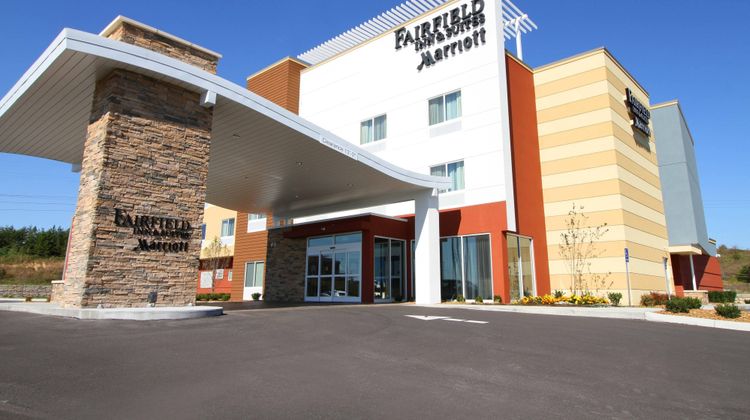 Fairfield Inn & Suites London Exterior