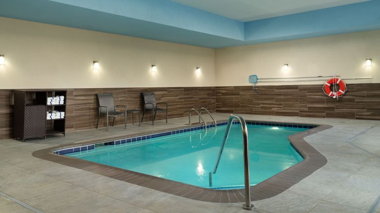 Fairfield Inn & Suites London Pool