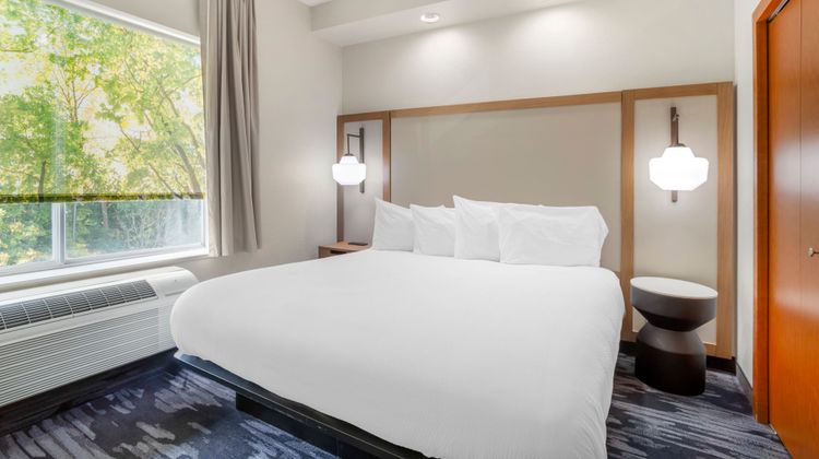Fairfield Inn by Marriott Suite