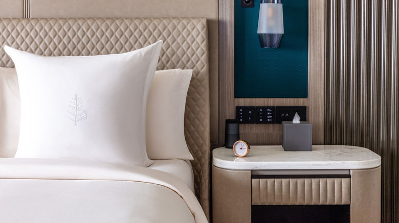 <b>Four Seasons Hotel Riyadh Kingdom Center Suite</b>. Images powered by <a href="https://www.leonardoworldwide.com/" title="Leonardo Worldwide" target="_blank">Leonardo</a>.