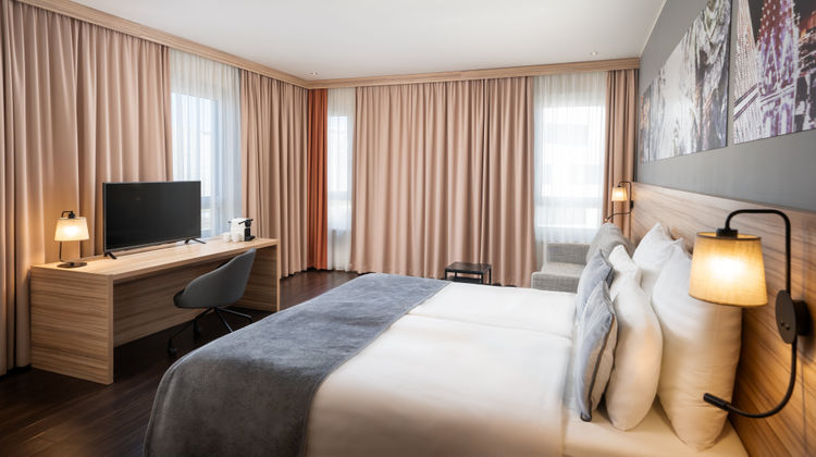 Leonardo Hotel Vienna Hauptbahnhof Room