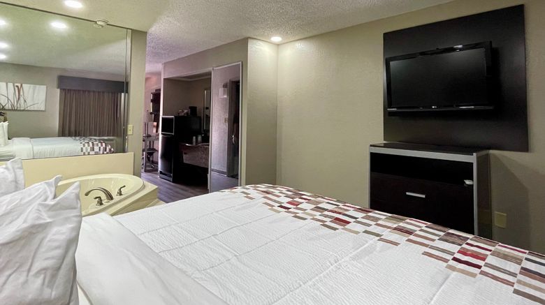 <b>Red Roof Inn & Suites Jackson - Richland Room</b>. Images powered by <a href="https://www.leonardoworldwide.com/" title="Leonardo Worldwide" target="_blank">Leonardo</a>.
