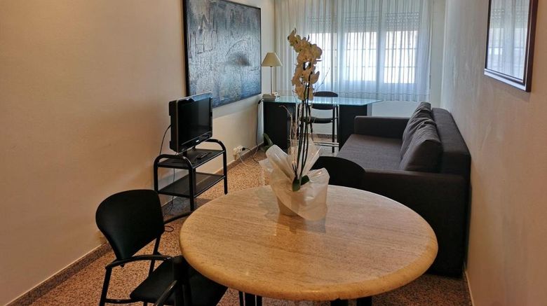 <b>URH Ciutat de Mataro Room</b>. Images powered by <a href="https://www.leonardoworldwide.com/" title="Leonardo Worldwide" target="_blank">Leonardo</a>.