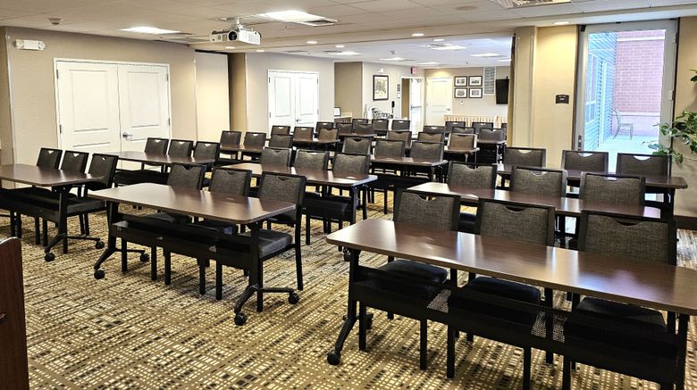 <b>Staybridge Suites Marquette Meeting</b>. Images powered by <a href="https://www.leonardoworldwide.com/" title="Leonardo Worldwide" target="_blank">Leonardo</a>.